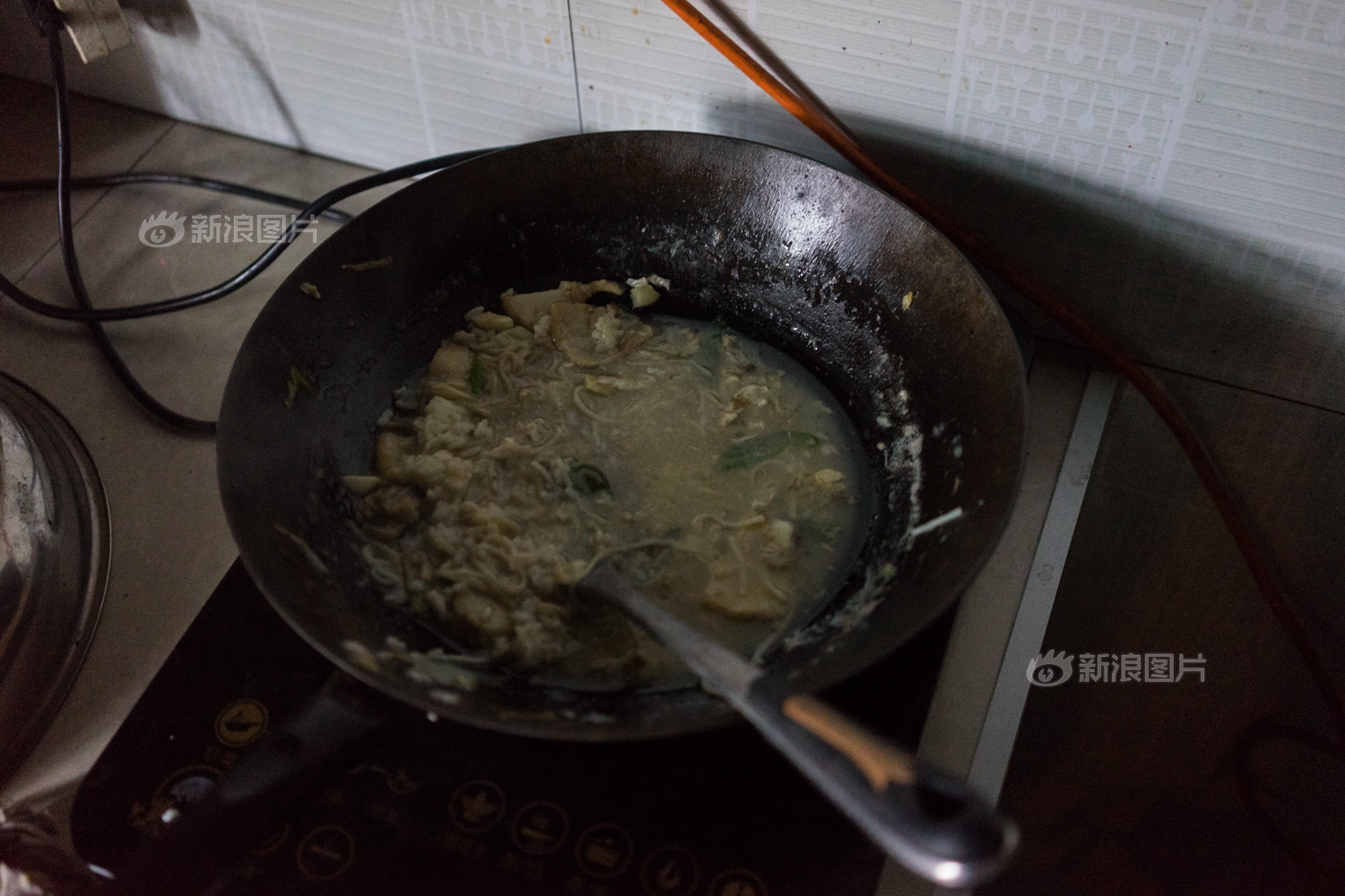 s9ge-hqhtqsq3848300.jpg
